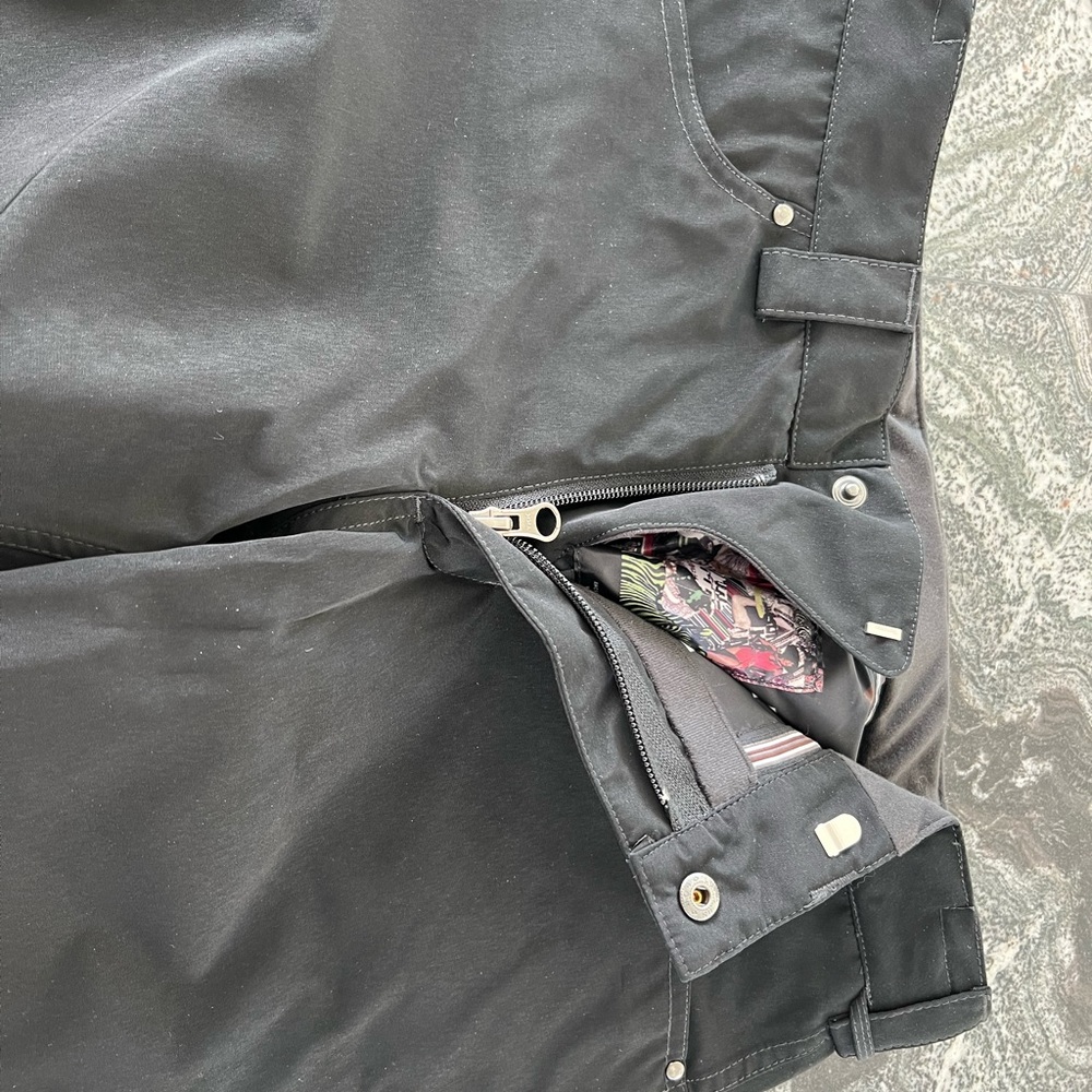 Super hip, black Burton ski pants with built-in gators, stylish on the slopes!